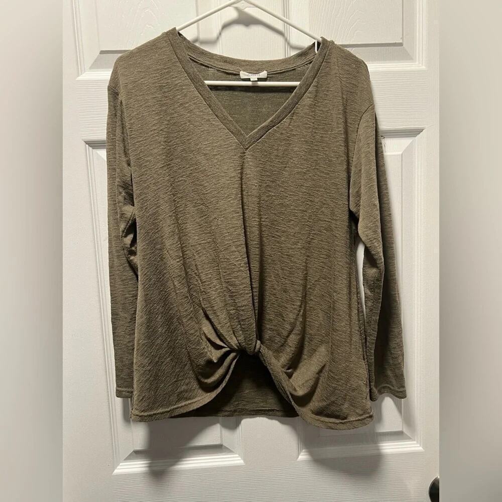 Pleione Thin Knit Sweater Women Med Pale Olive - Picture 1 of 5